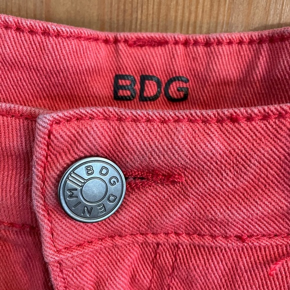 BDG Mid Rise Alexa 5 Pocket Shortie Red 28W - Picture 3 of 5